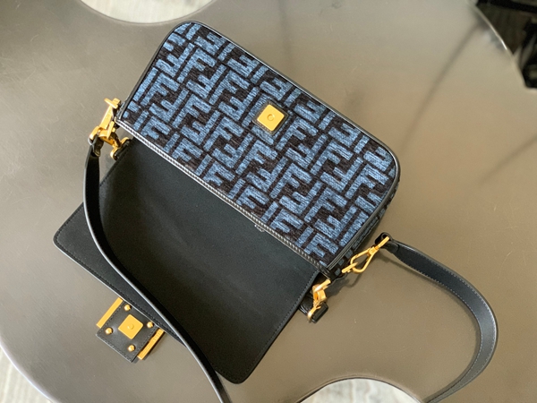 スーパーコピーブランドバッグ角部分ディテール